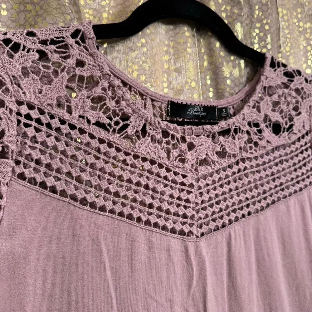 BKE Boutique Mauve Pink Floral Boho Crochet‎ Quarter Sleeve Top Small